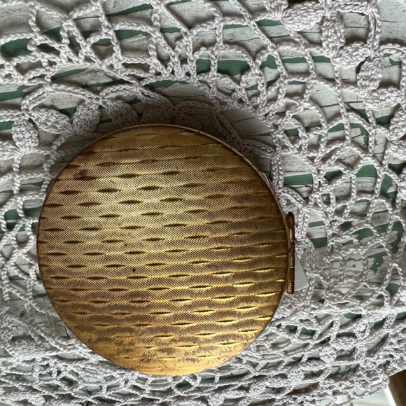 Vintage Kigu Compact w/Mirror & Powder Compartment - Picture 2 of 8